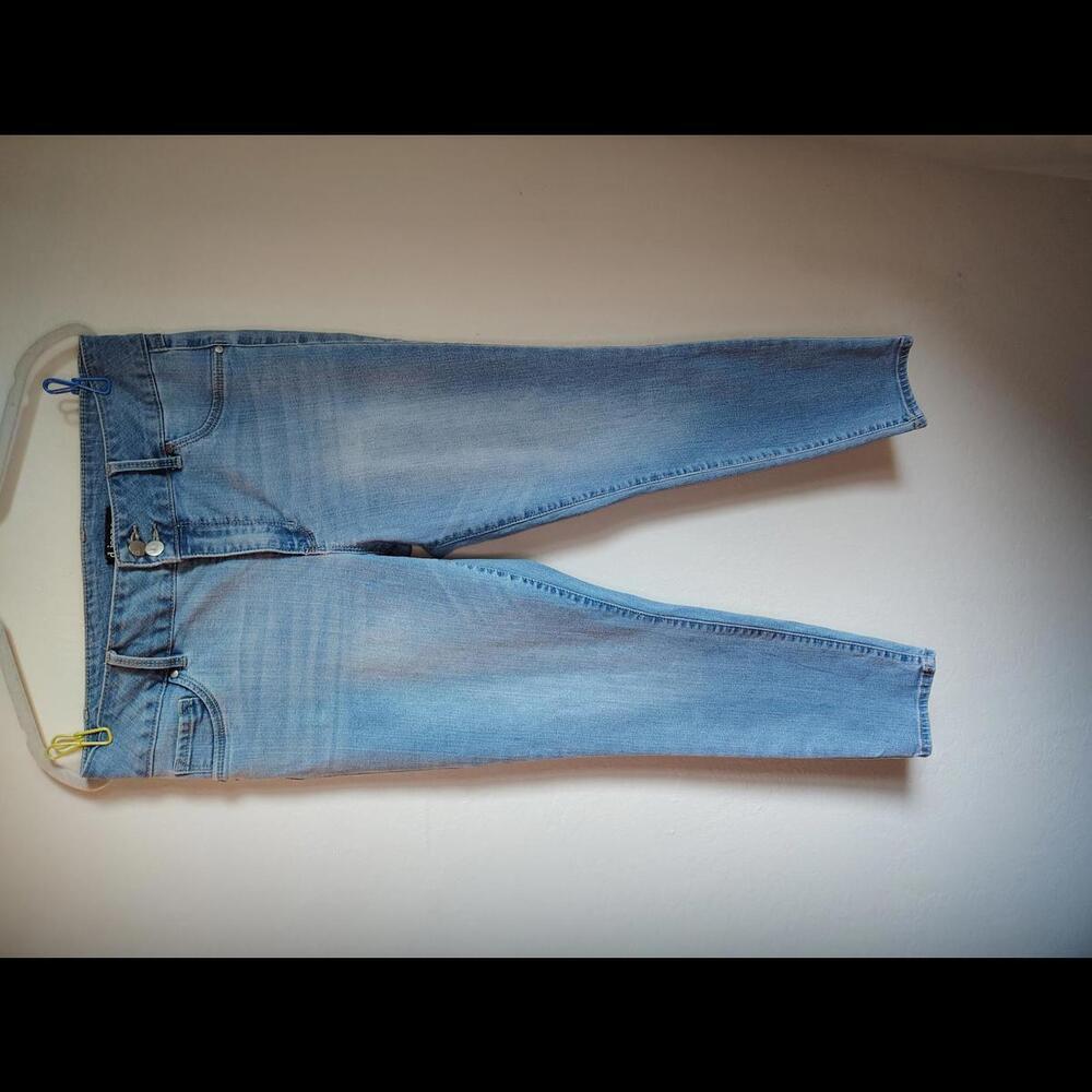 D. JEANS Women's Slim Fit Size 14 - Light Blue Denim 32x26.5